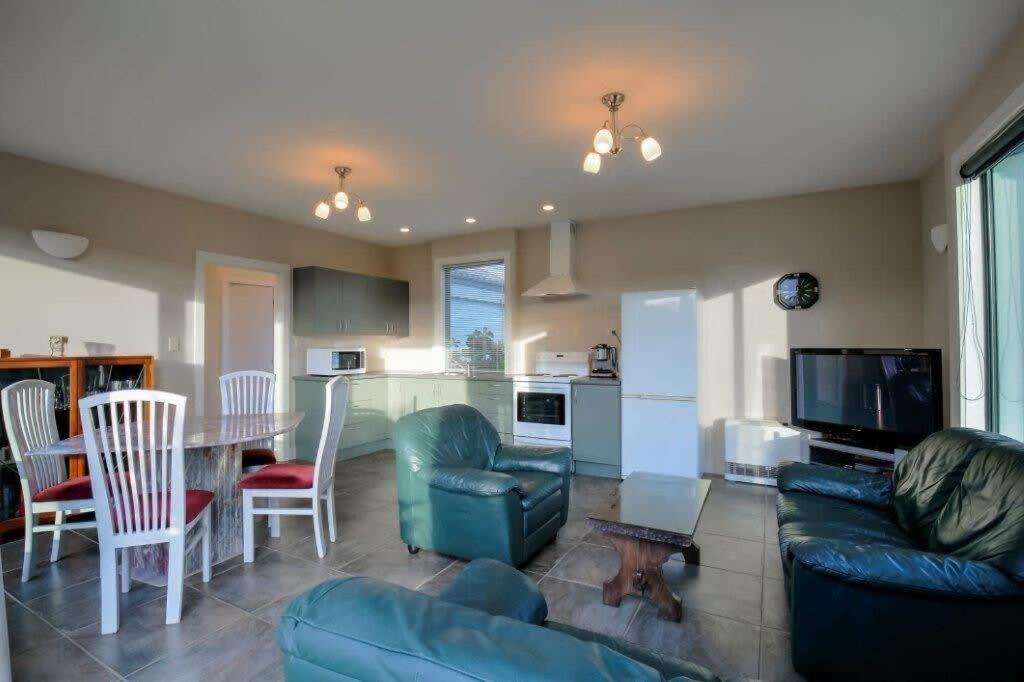 Cosy On Kingston Apartment Albert Town ภายนอก รูปภาพ